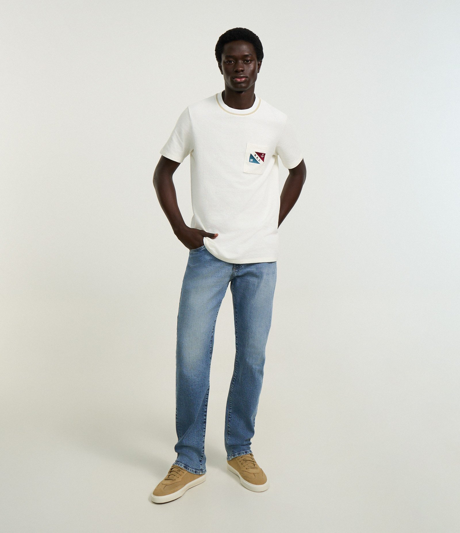 Camiseta em Algodão com Estampa Náutico no Bolso  e Lettering M.R.F Branco 2