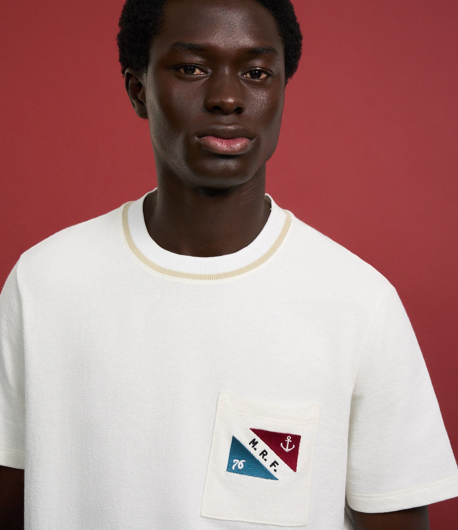 Camiseta em Algodão com Estampa Náutico no Bolso  e Lettering M.R.F Branco 3