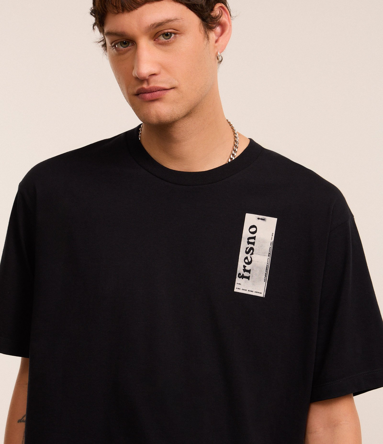 Camiseta Boxy em Algodão com Estampa da Banda Fresno Preto 4