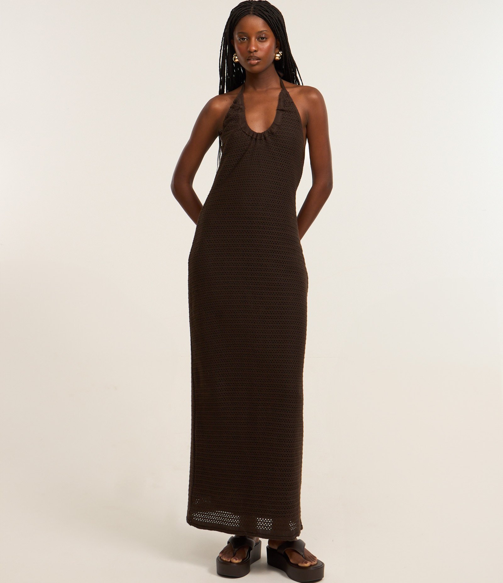 Vestido Longo em Tricô com Decote Frente Única Marrom 1