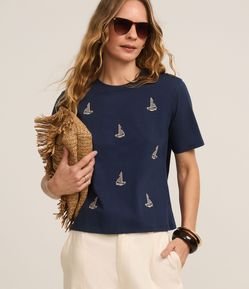 Blusa Slim em Algodão com Bordados de Barco à Vela