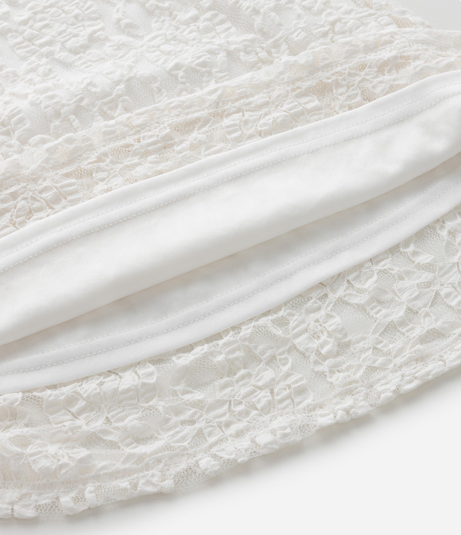 Blusa sem Manga em Renda com Barra Assimétrica Curve & Plus Size Branco 4