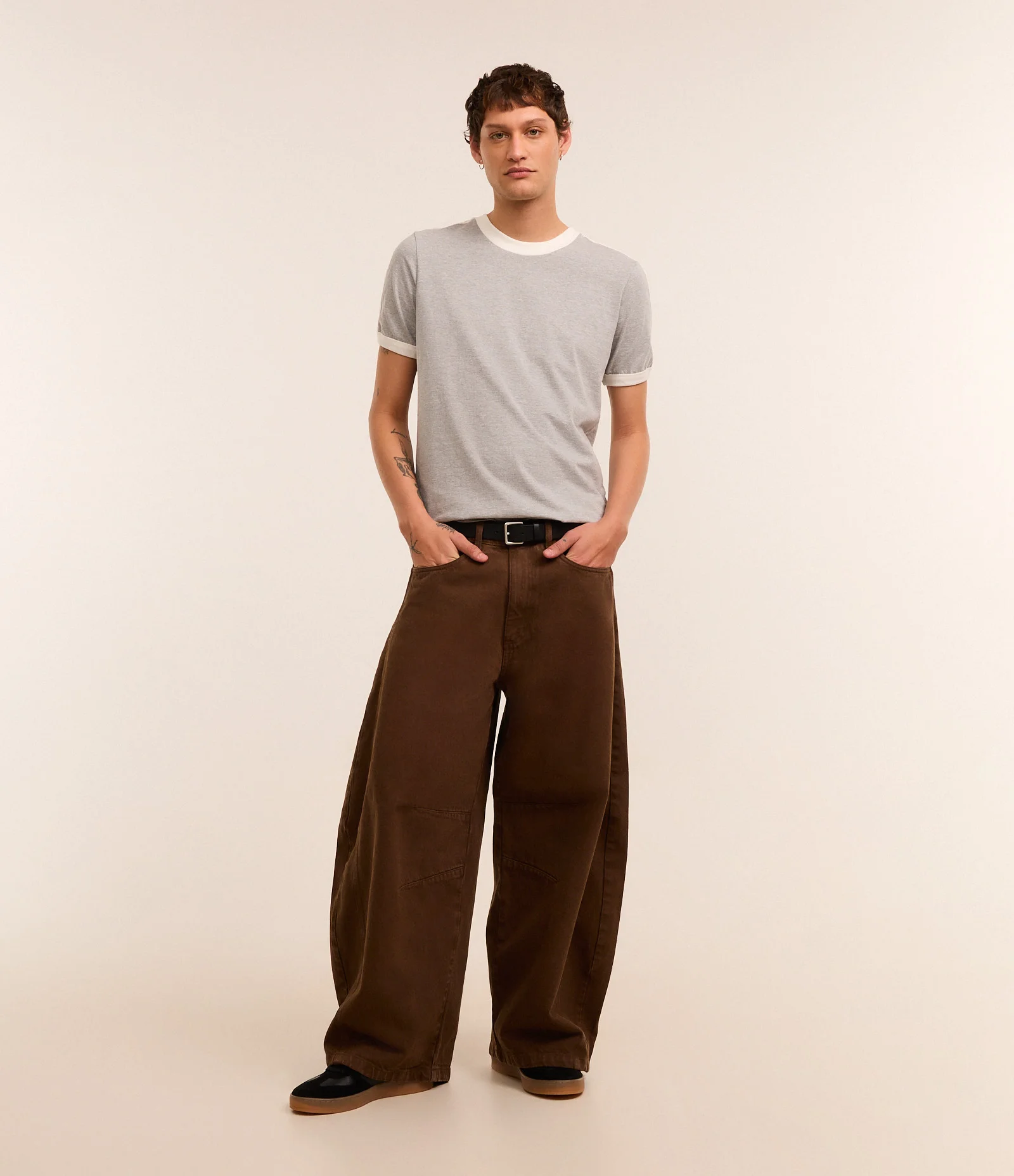 Camiseta Regular em Mesca com Listras nos Ombros e Viés Contrastante Cinza 2