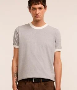 Camiseta Regular em Mesca com Listras nos Ombros e Viés Contrastante