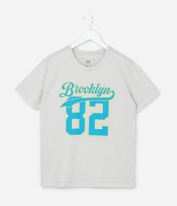 Camiseta Infantil com Lettering Brooklyn 82 - Tam 5 a 14 Anos