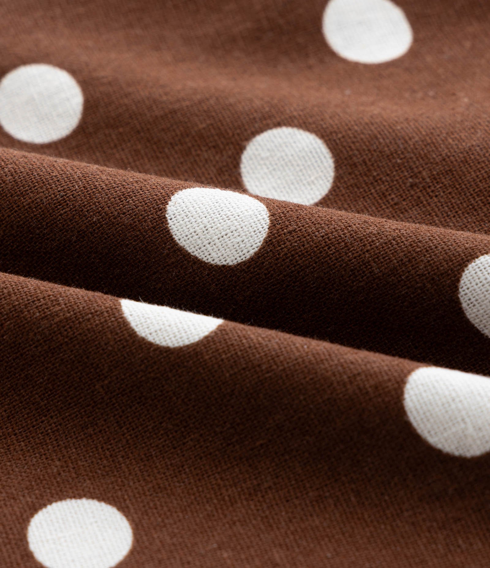 Short em Viscolinho com Estampa Poá Curve & Plus Size Marrom 7