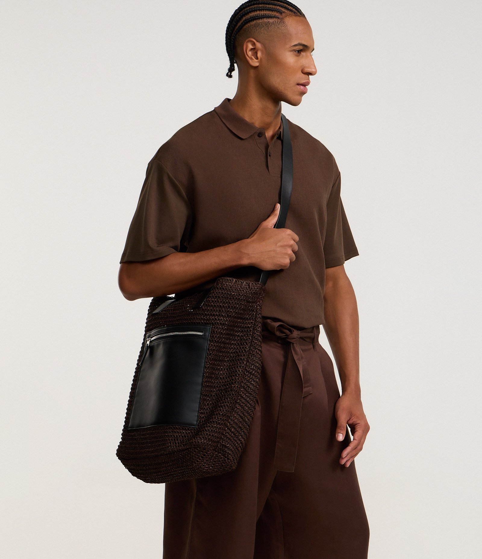 Bolsa Tote em Papel Texturizada com Bolsos Marrom 2