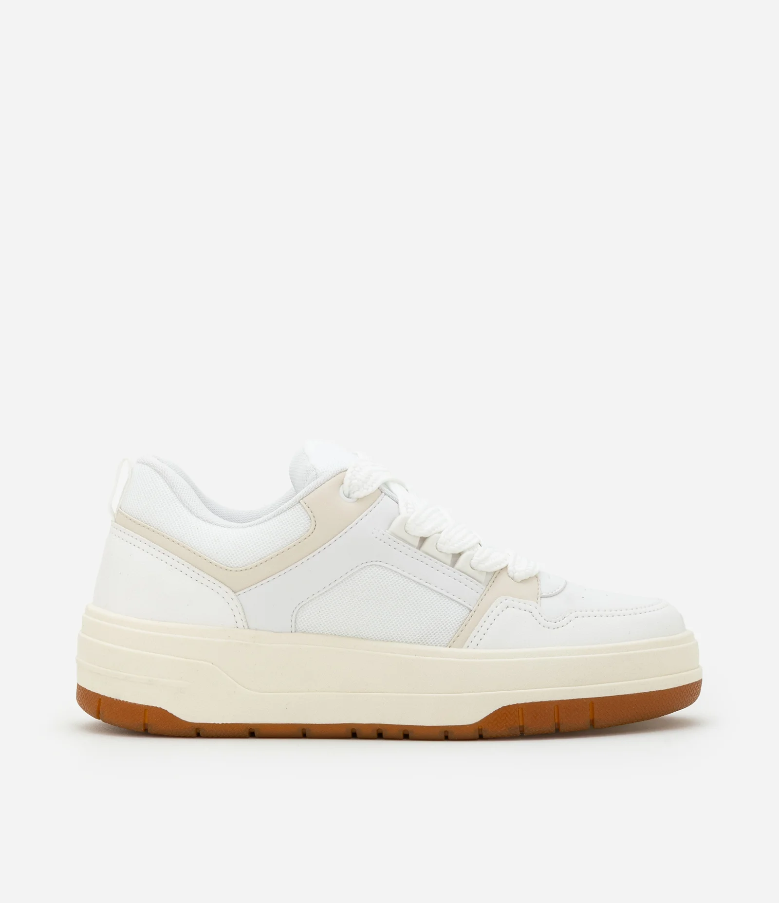 Tênis com Sola Baixa e Recortes Branco 1