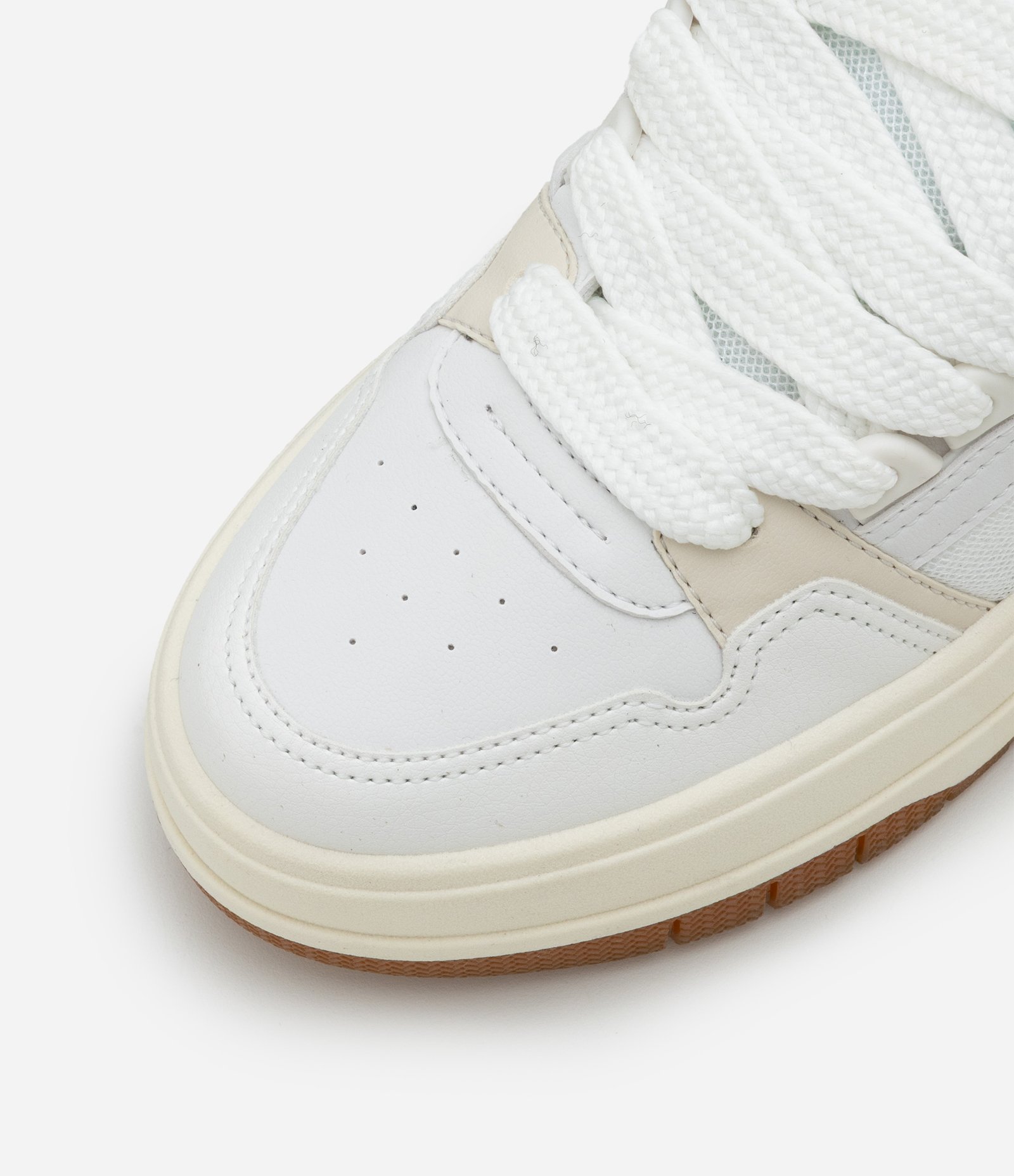 Tênis com Sola Baixa e Recortes Branco 3