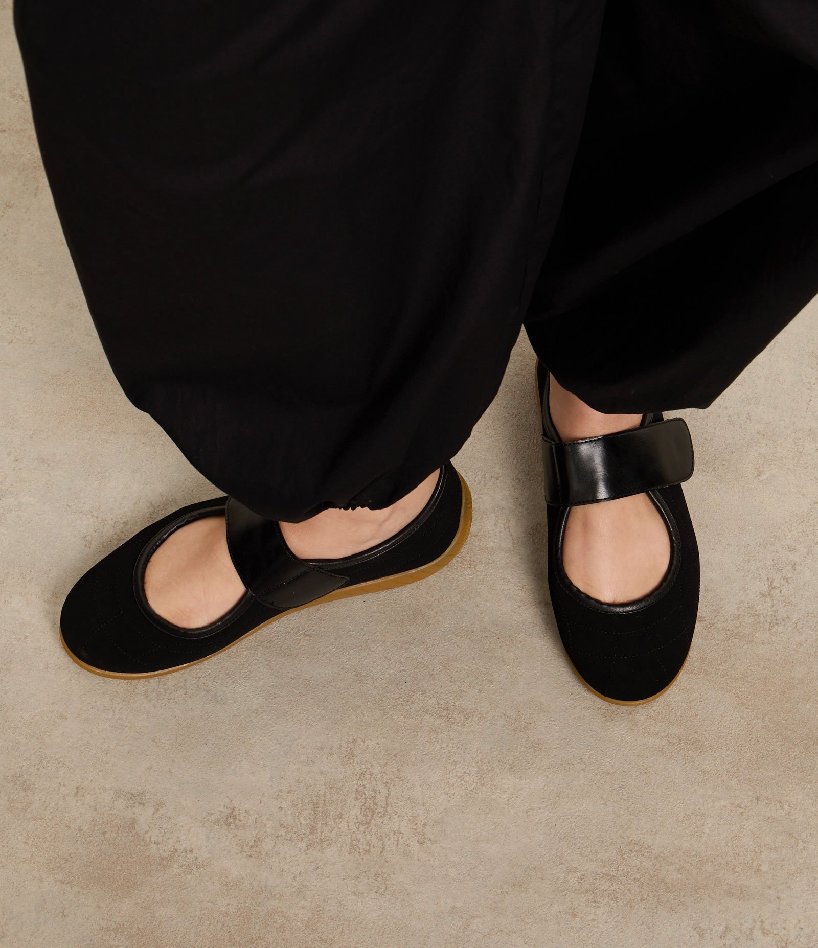 Tênis Sapatilha com Sola Contrastante Preto 6