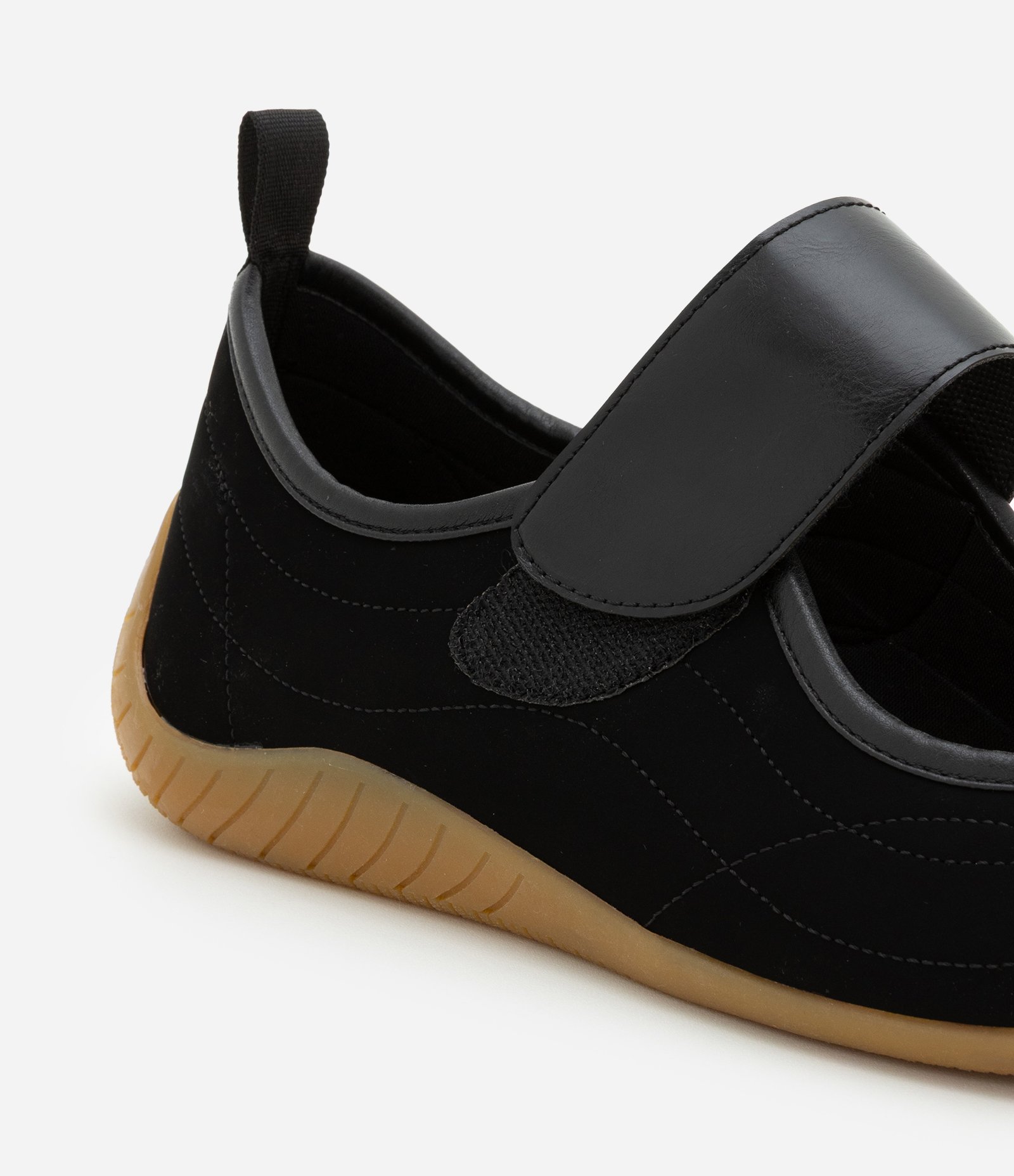 Tênis Sapatilha com Sola Contrastante Preto 5