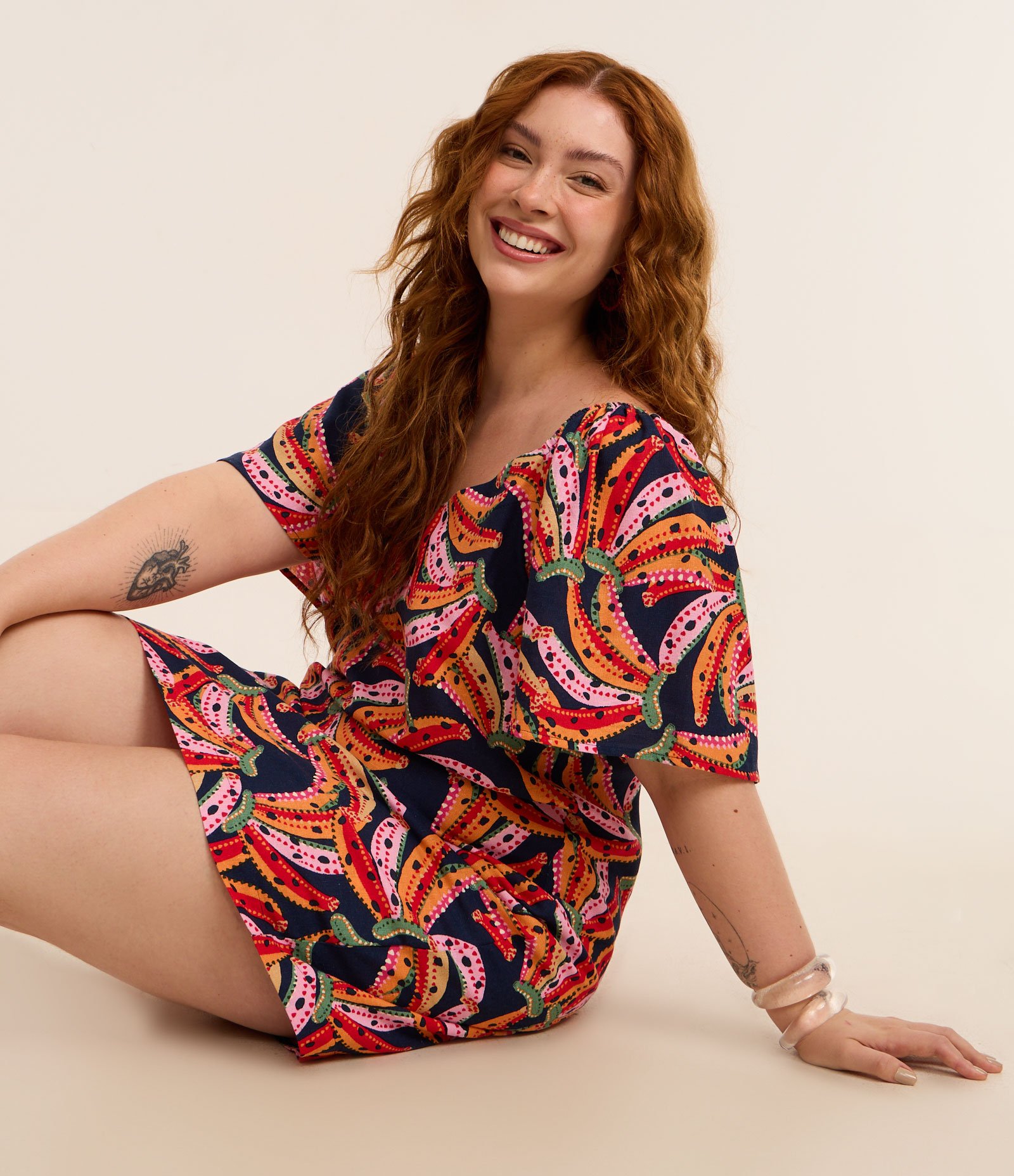 Vestido Curto em Viscolinho com Estampa de Bananas e Manga Bufante Curve & Plus Size Multicores 1