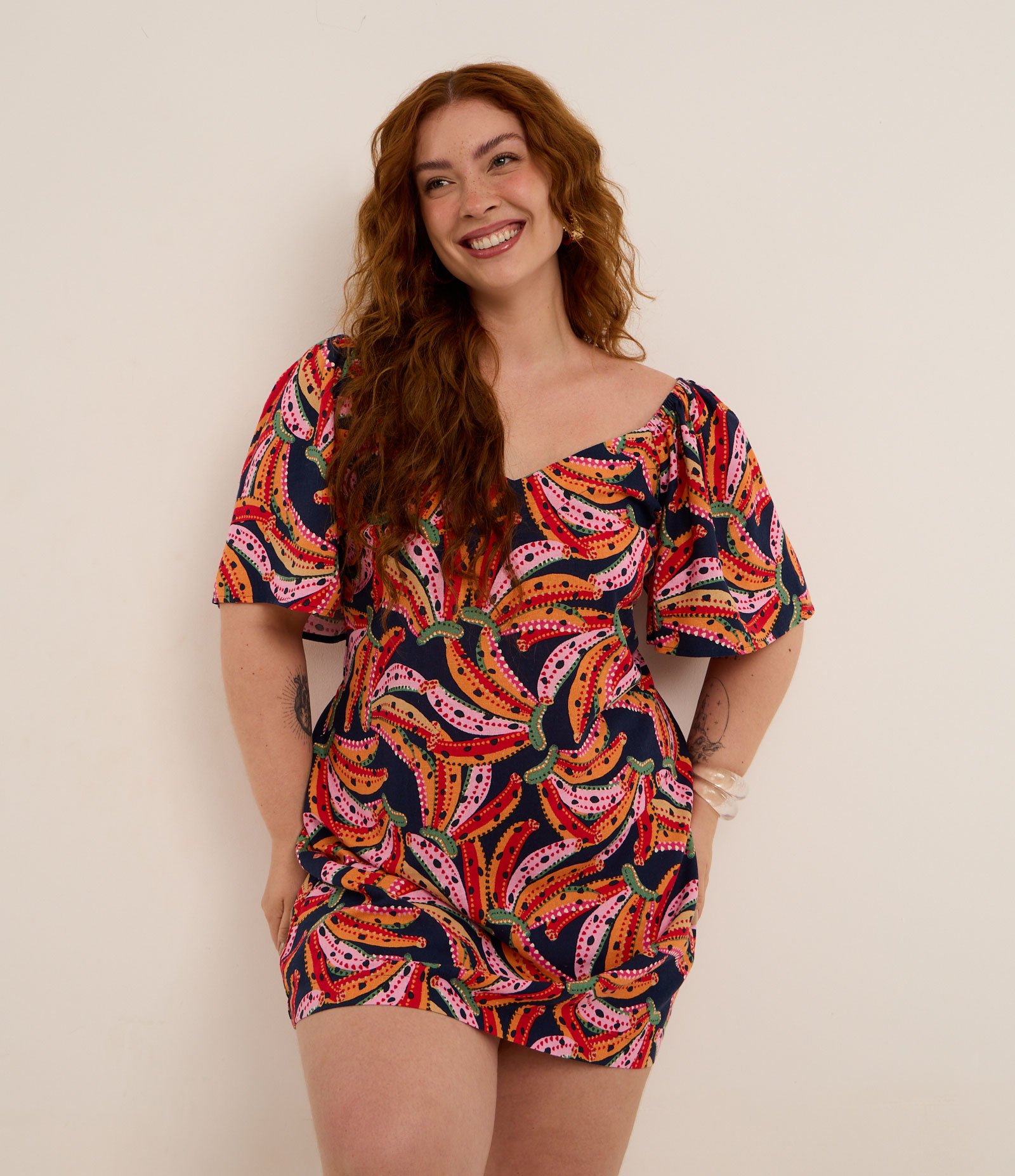 Vestido Curto em Viscolinho com Estampa de Bananas e Manga Bufante Curve & Plus Size Multicores 2