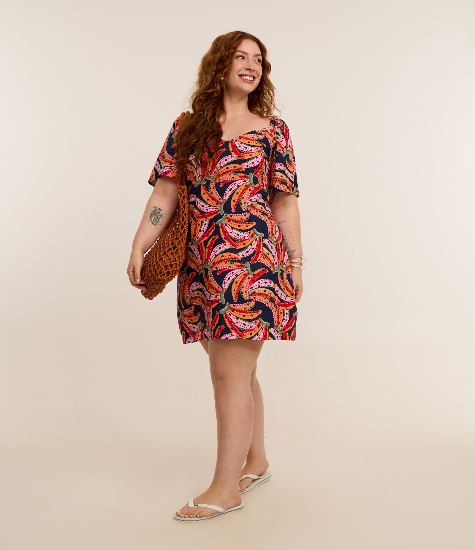 Vestido Curto em Viscolinho com Estampa de Bananas e Manga Bufante Curve & Plus Size Multicores 3