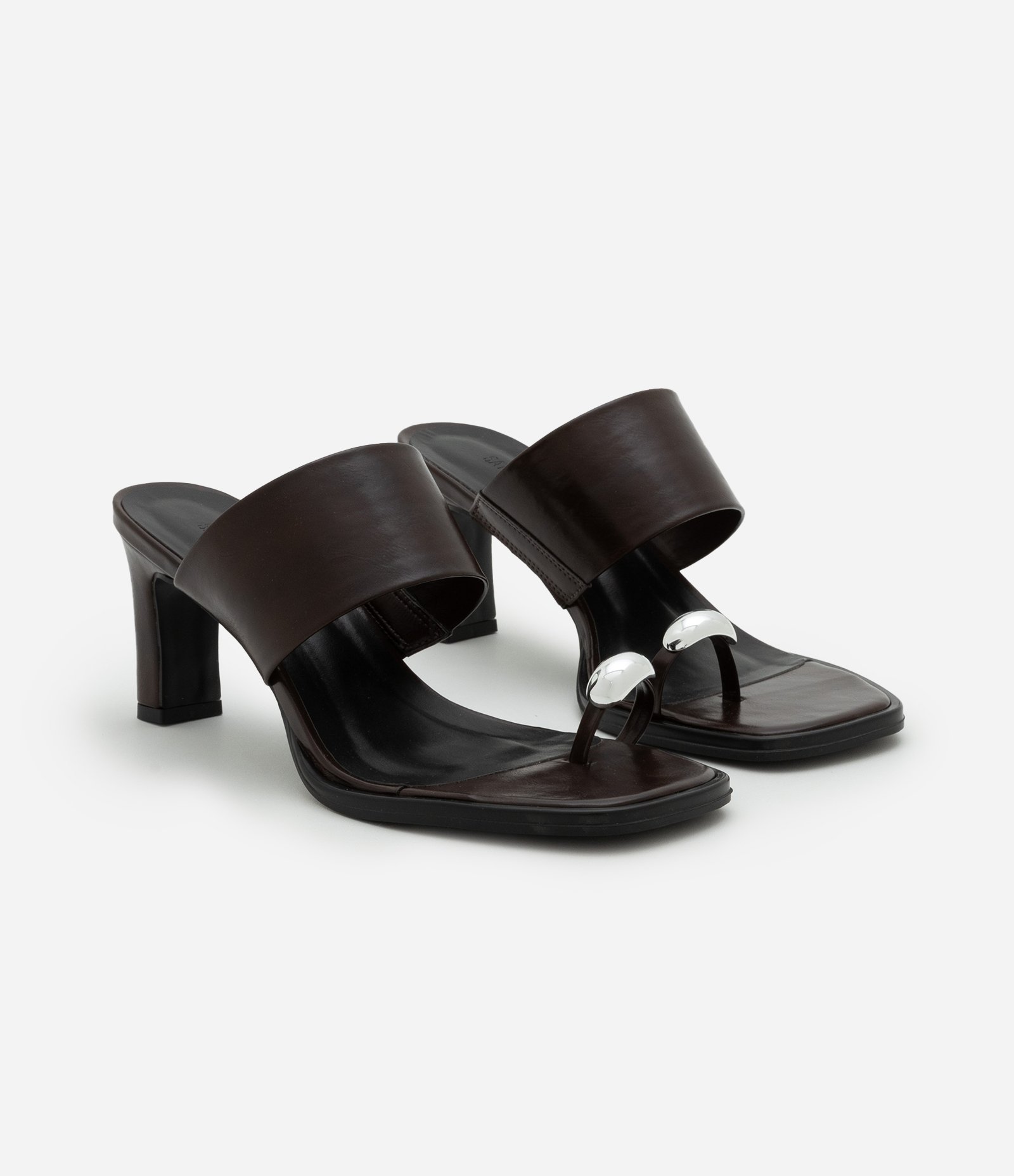 Sandália Mule em PU com Tira Larga e Dedeira de Metal Marrom 3