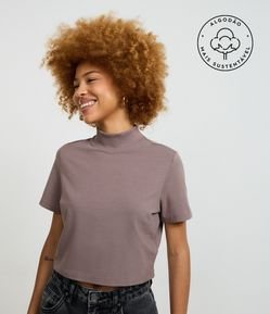 Blusa T-Shirt Cropped em Algodão Peruano com Gola Altinha