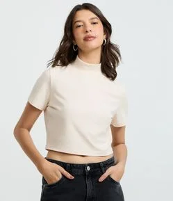 Blusa T-Shirt Cropped em Algodão Peruano com Gola Altinha