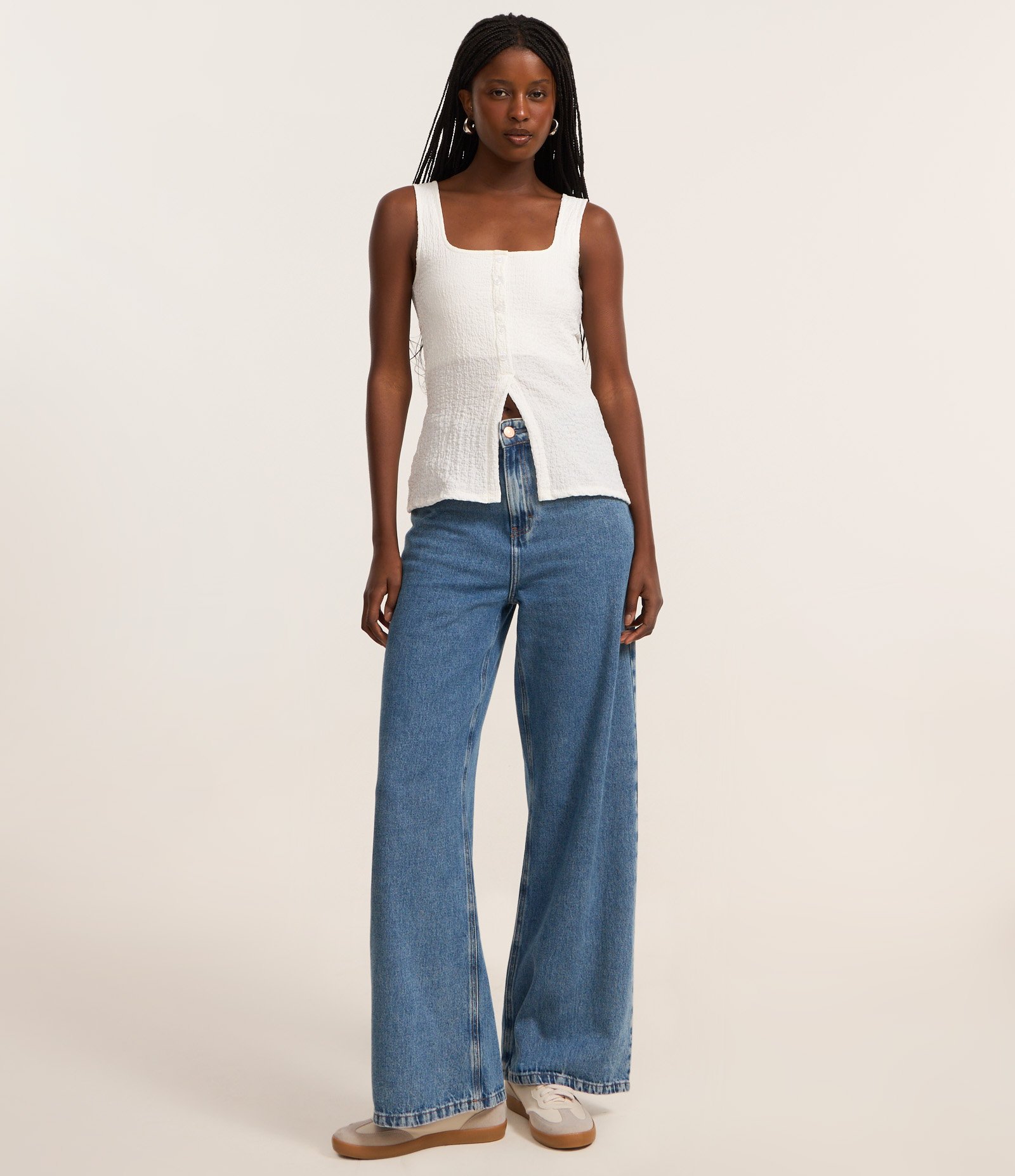 Blusa Regata com Textura e Botões Frontais Branco 2