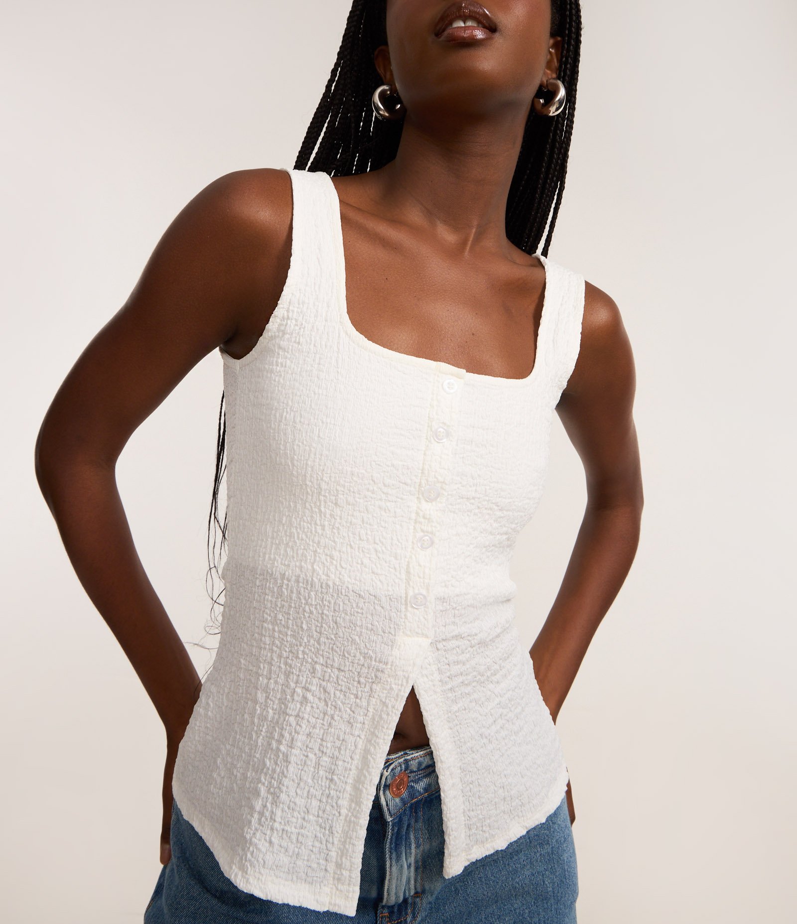 Blusa Regata com Textura e Botões Frontais Branco 3