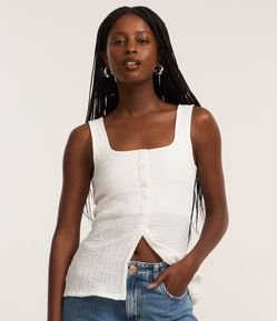 Blusa Regata com Textura e Botões Frontais