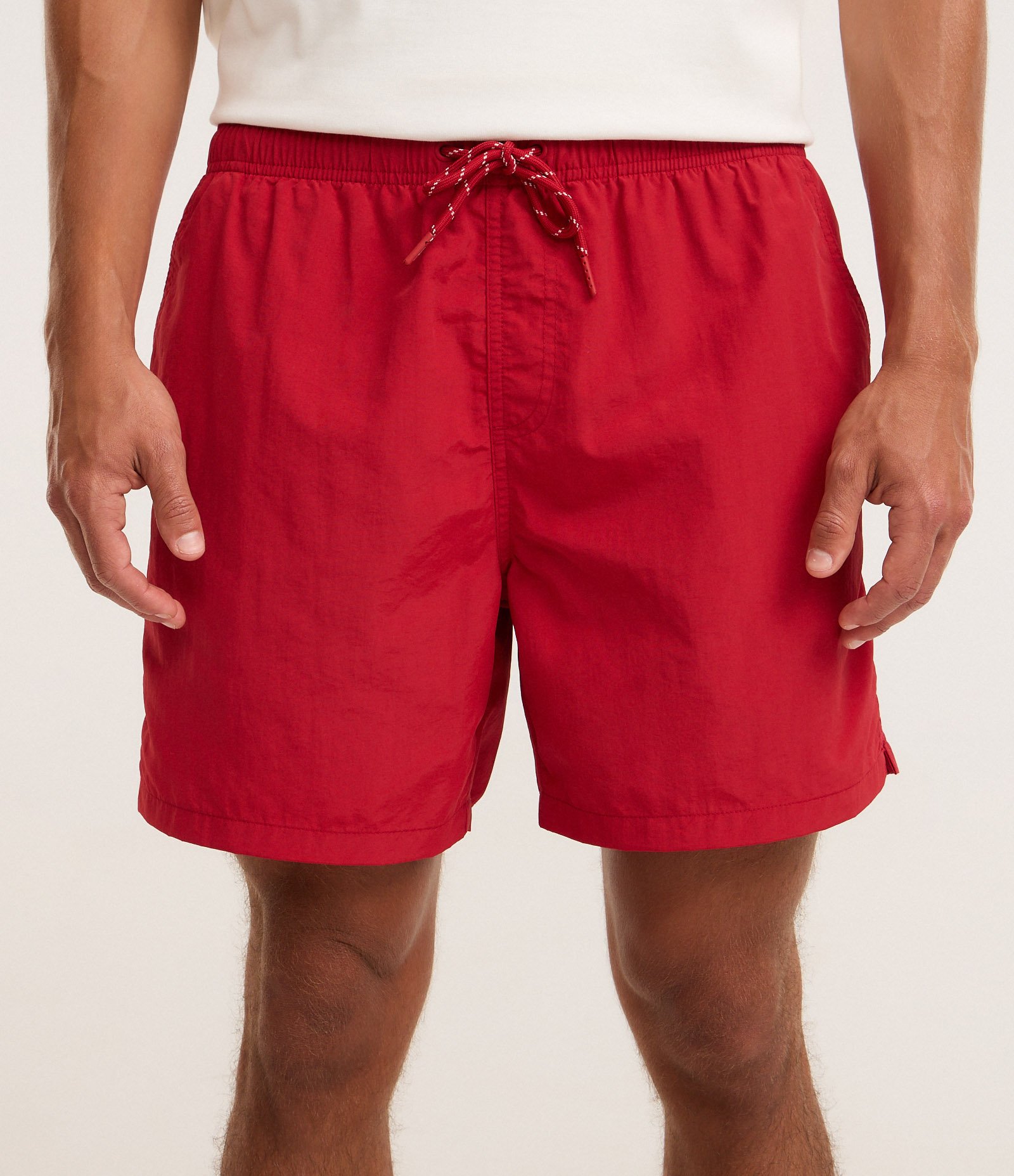 Bermuda de Banho Básica em Microfibra com Cós Elástico e Cordão Vermelho 2