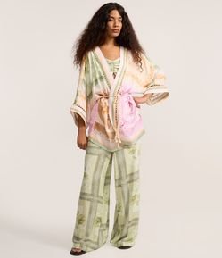 Calça Pantalona em Twill com Estampa Tropical