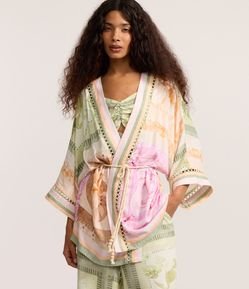 Calça Pantalona em Twill com Estampa Tropical