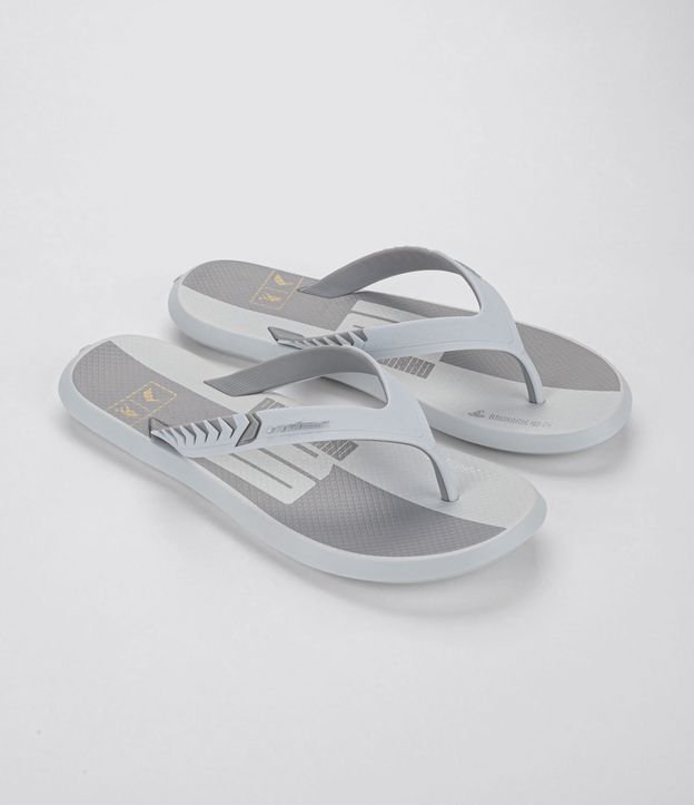 Chinelo de Tiras com Estampa de Futebol Ronaldinho Gaúcho Rider