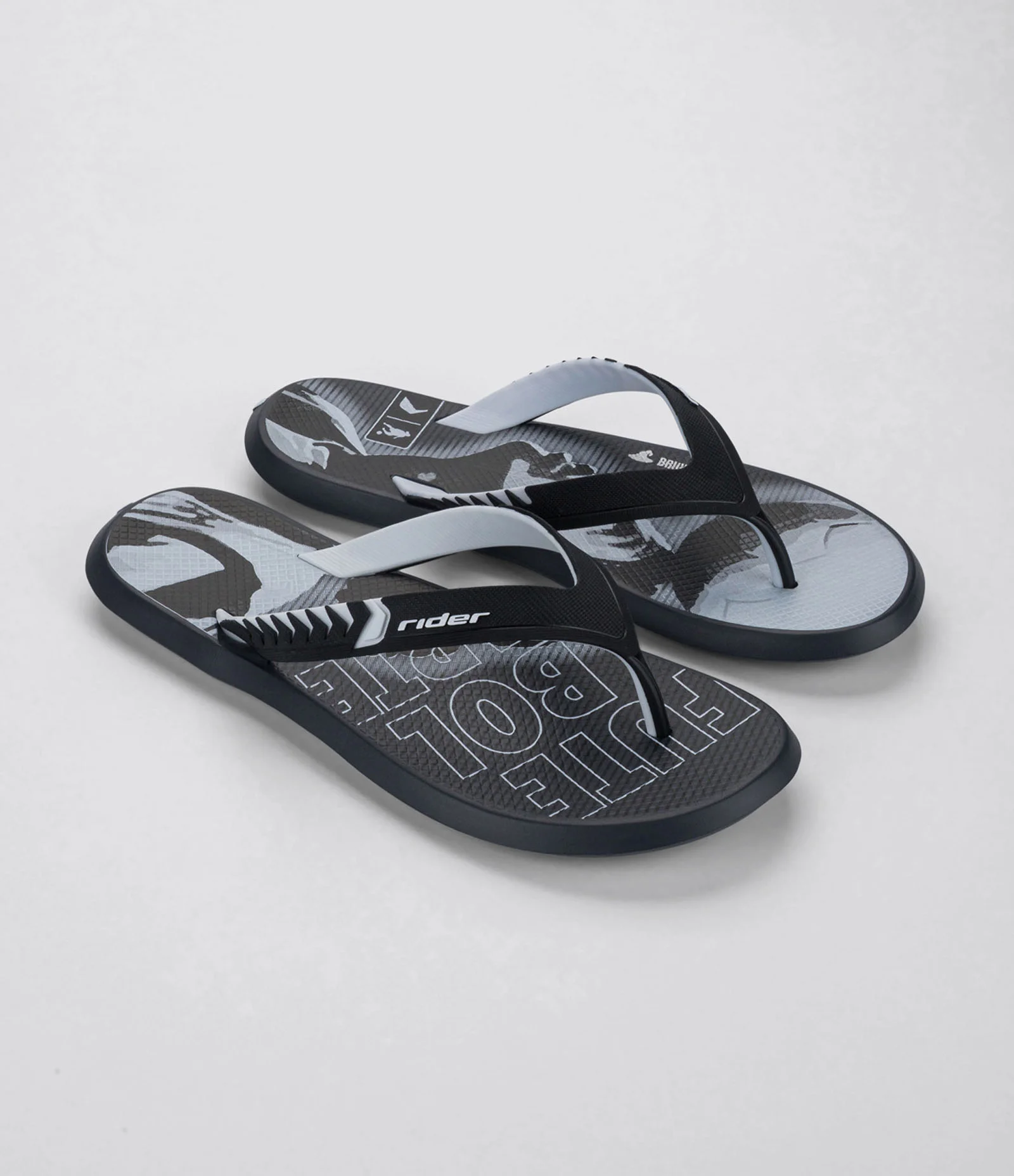 Chinelo de Tiras com Estampa de Futebol Ronaldinho Gaúcho Rider Preto 1