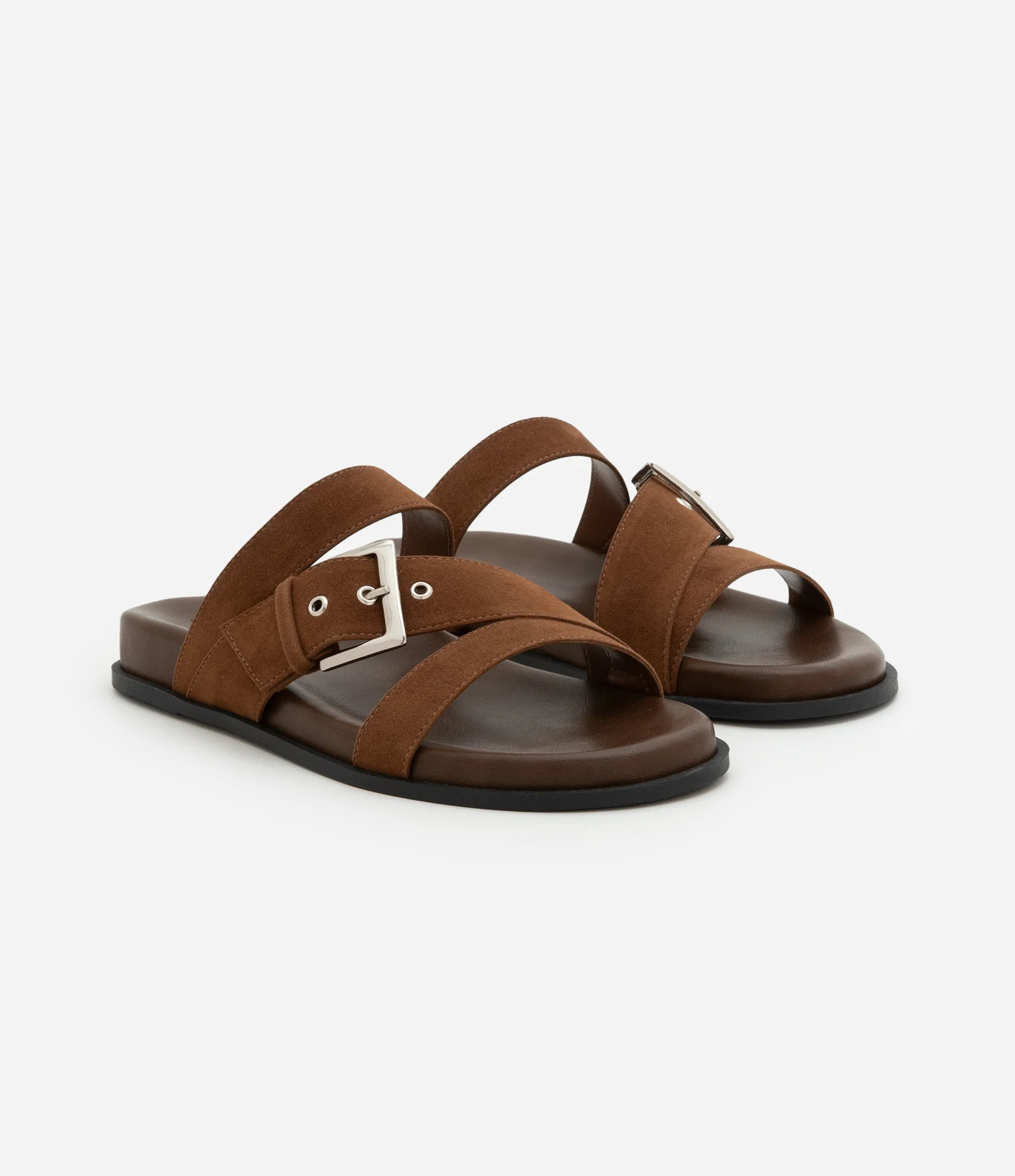 Sandália Rasteira Sport com Efeito Camurça e Fivela Contrastante Marrom 2