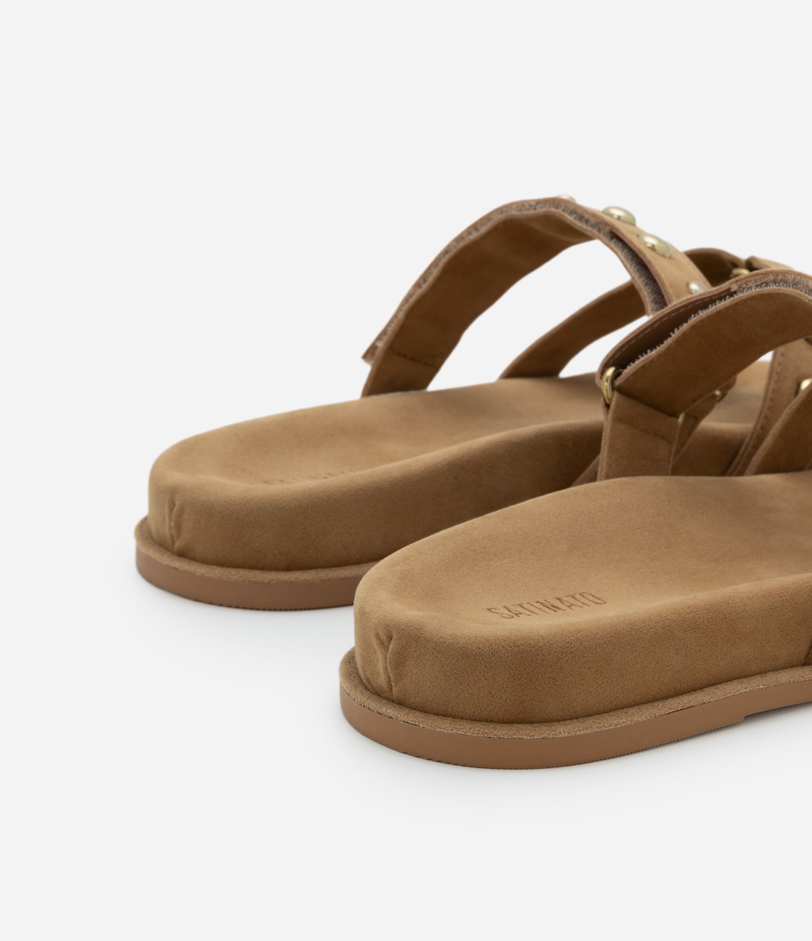 Sandália Rasteira com Efeito Camurça e Tiras com Velcro e Esferas Marrom 6