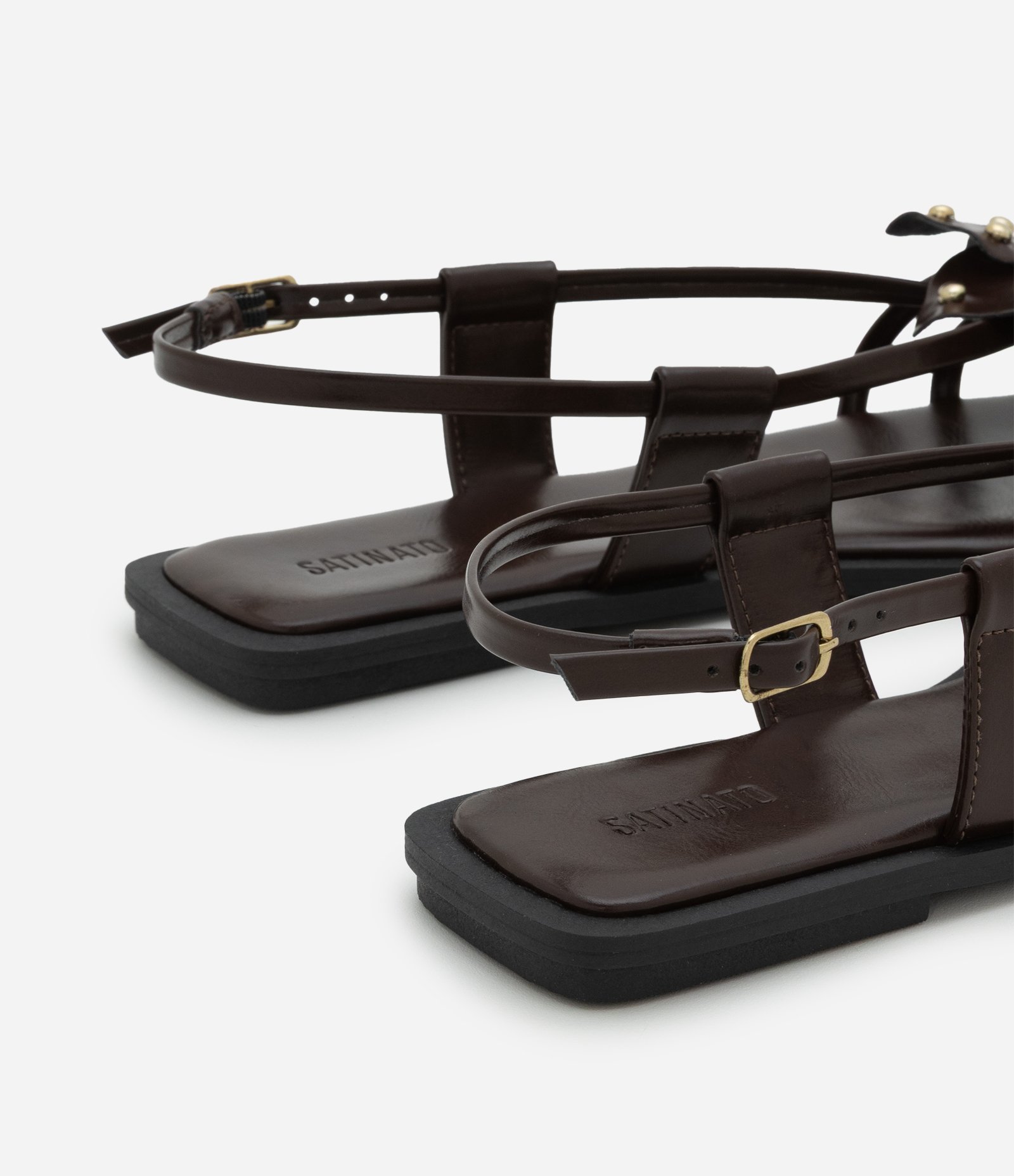 Sandália Rasteira com Flor e Strass Marrom 5