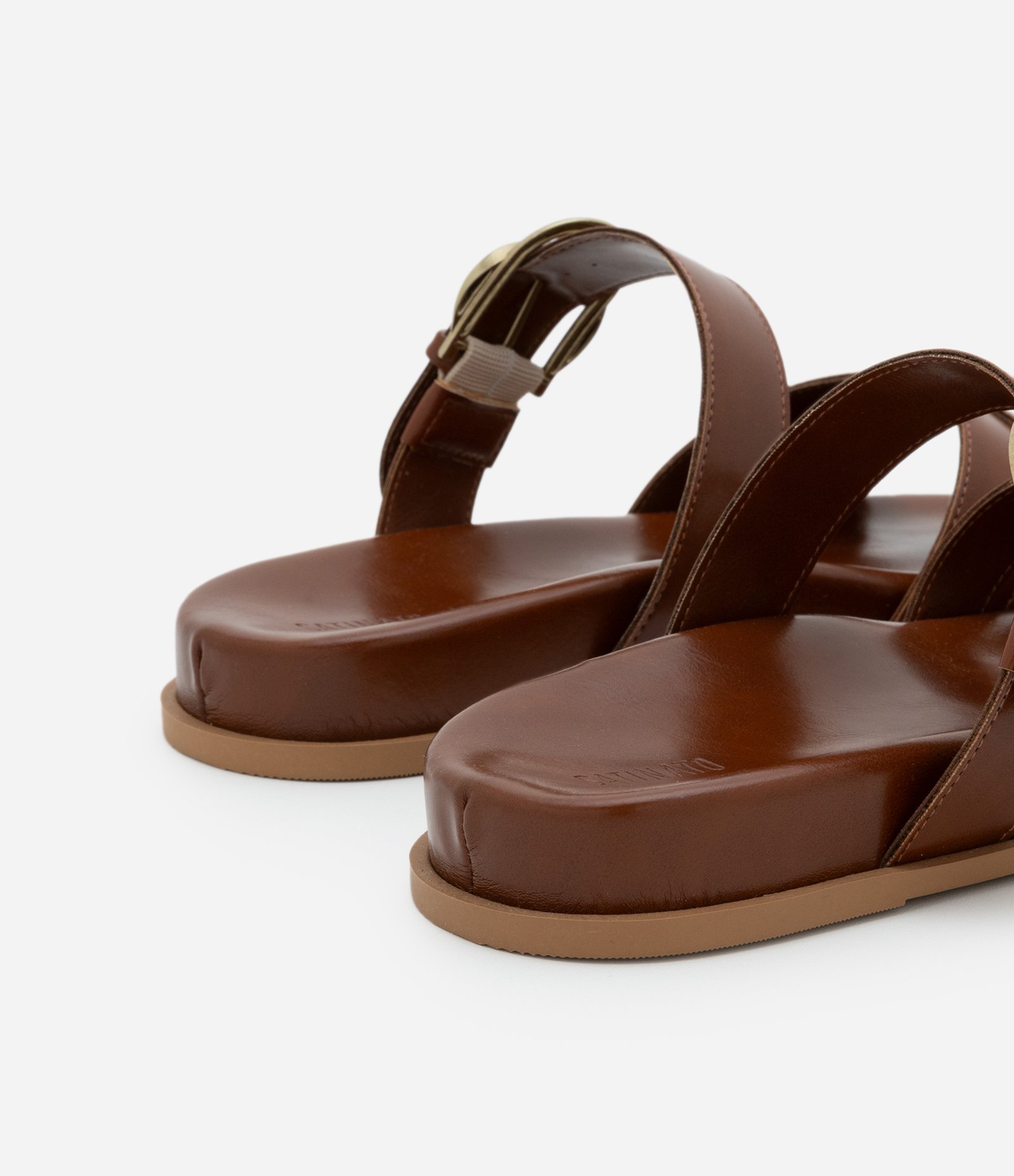 Sandália Rasteira com Tiras em X e Fivela Dupla Marrom 6