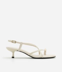 Sandália com Tiras Finas Assimétricas e Dedeira Bold