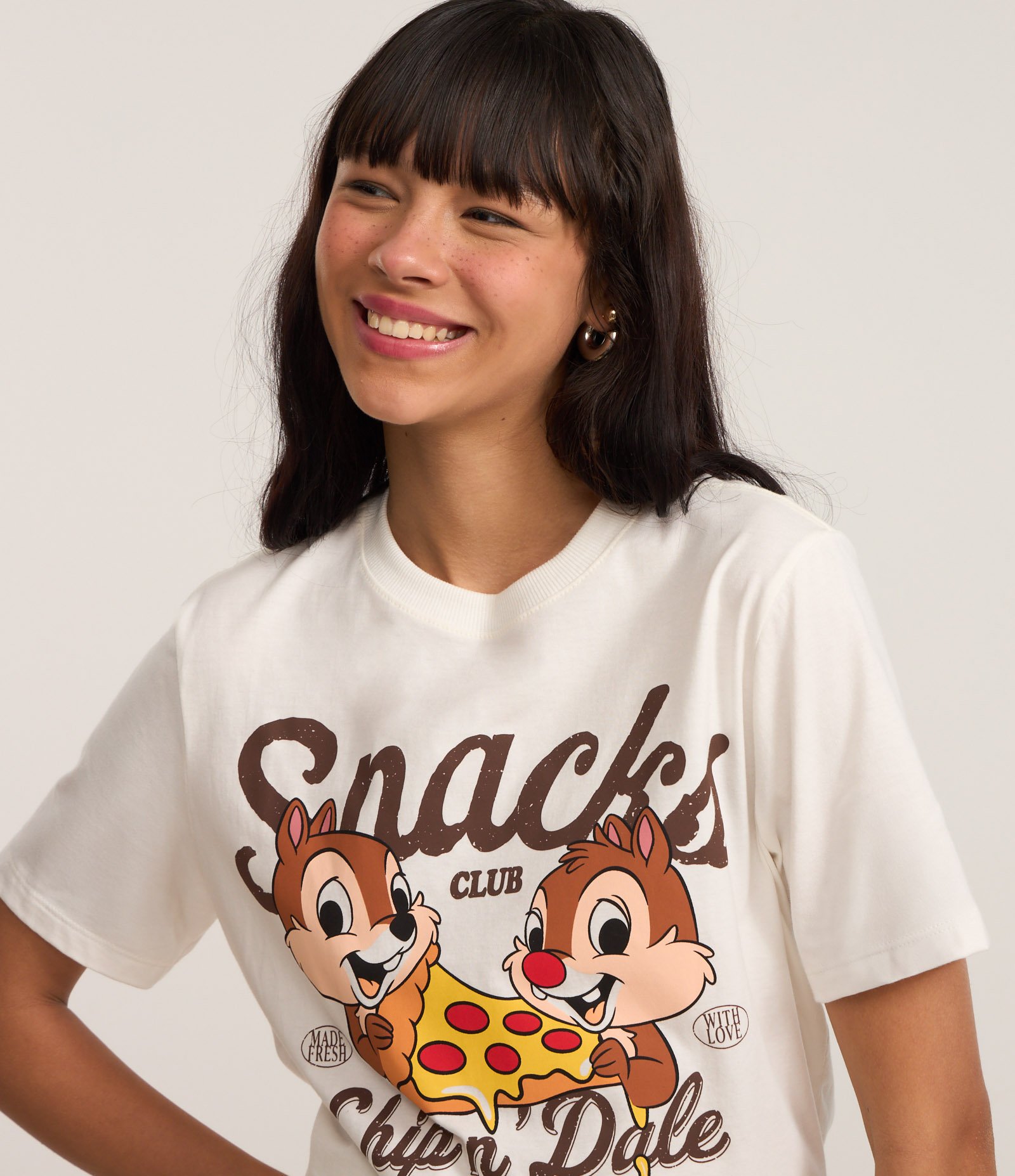 Camiseta T-shirt em Algodão com Estampa Lettering "Snacks Chip n' Dale" Tico e Teco Branco 4