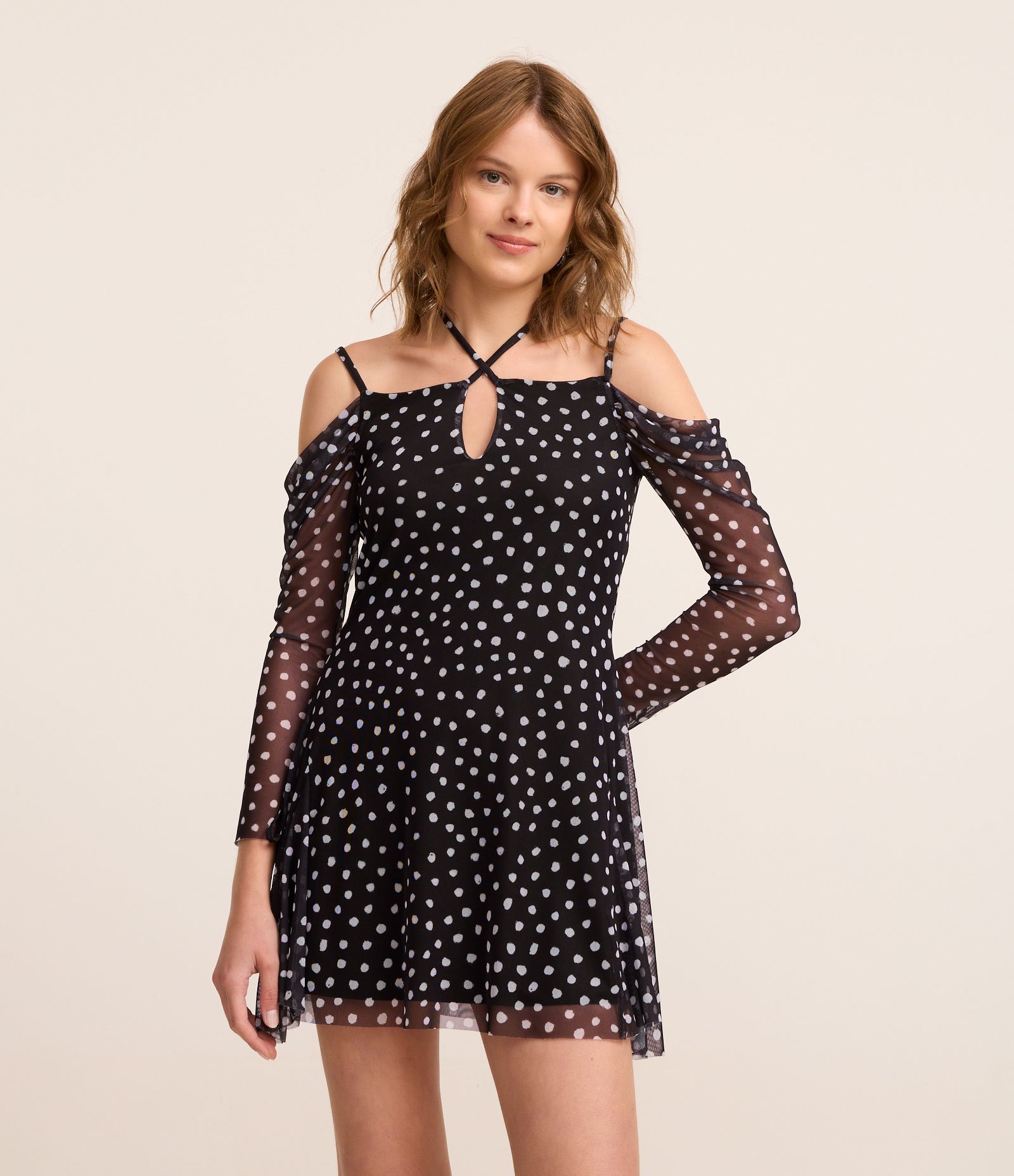 Vestido Curto em Tule Ombro a Ombro com Estampa Poá Preto/Branco 1