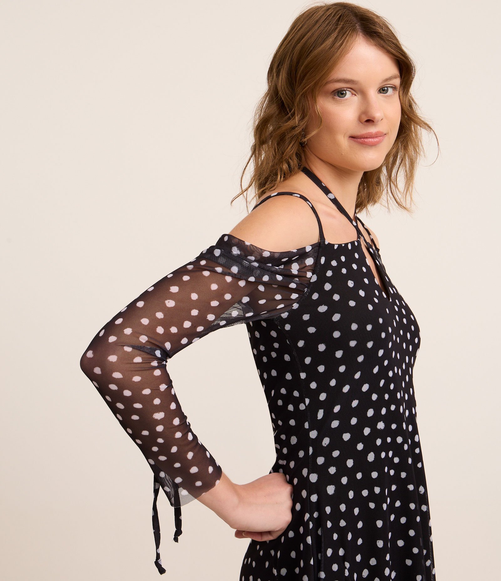 Vestido Curto em Tule Ombro a Ombro com Estampa Poá Preto/Branco 3