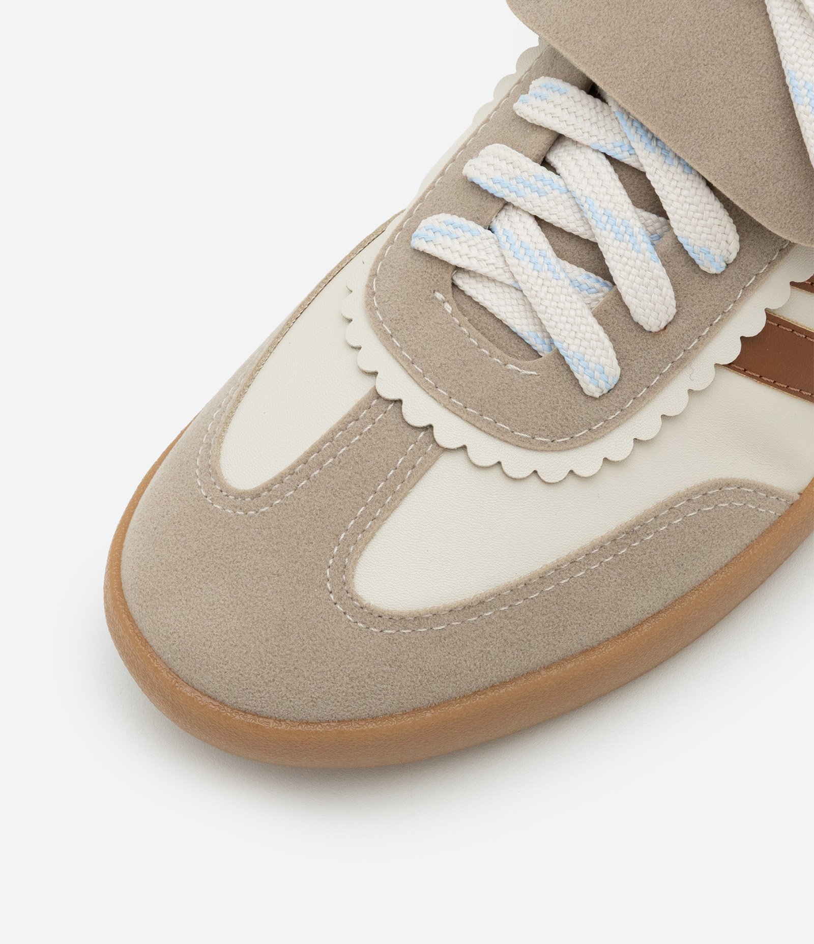 Tênis Chuteira com Lingueta e Cadarço Contrastante Off White/Marrom/Azul 3