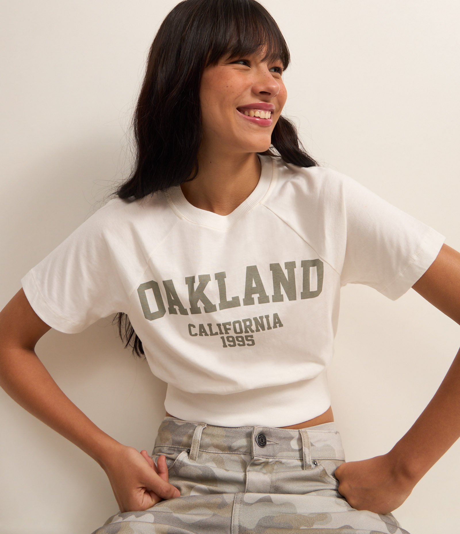 Blusa Cropped em Algodão com Estampa Lettering Oakland Branco 1