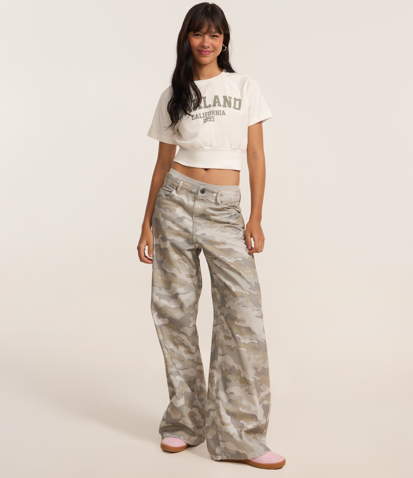Blusa Cropped em Algodão com Estampa Lettering Oakland Branco 2