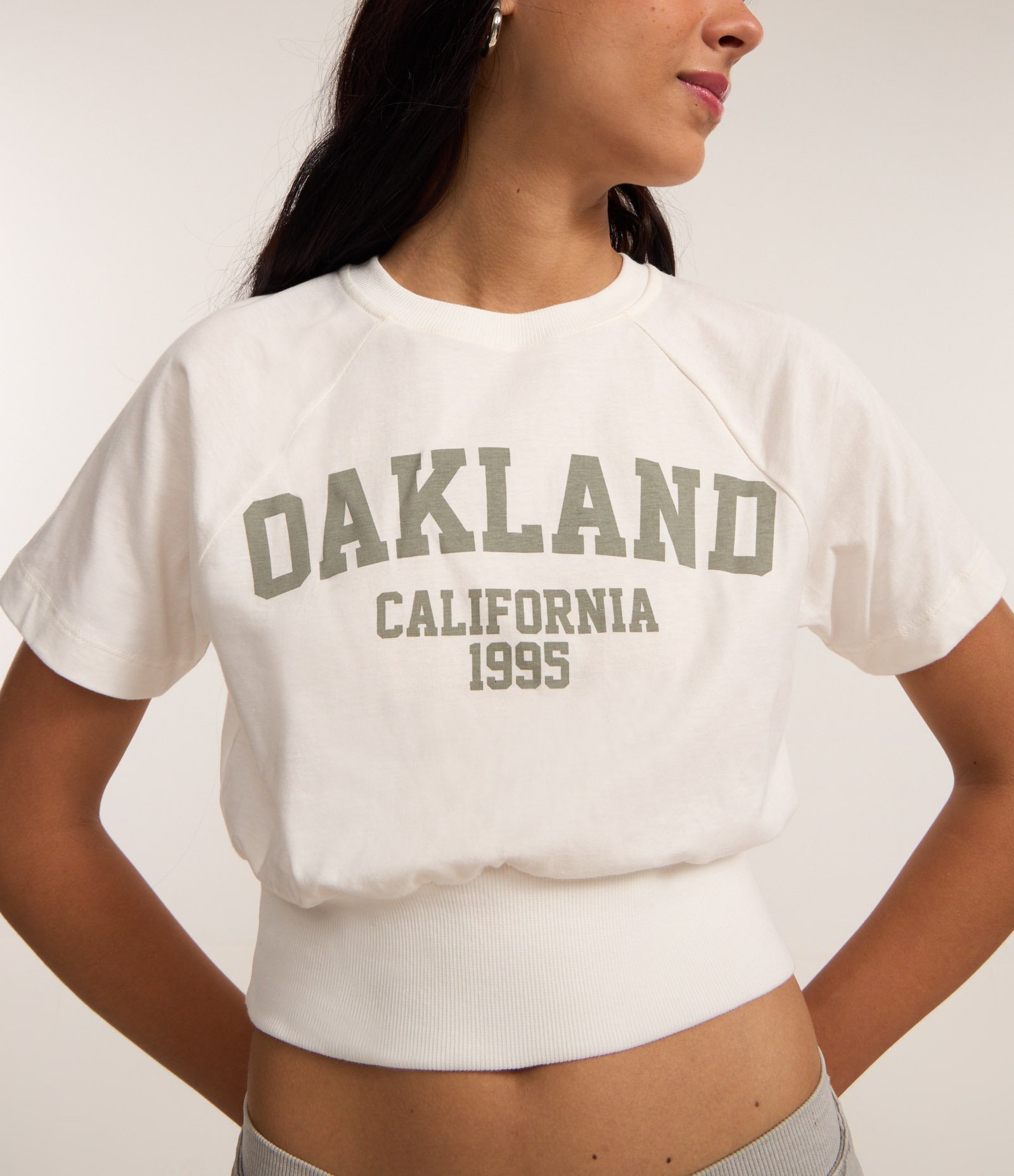 Blusa Cropped em Algodão com Estampa Lettering Oakland Branco 3