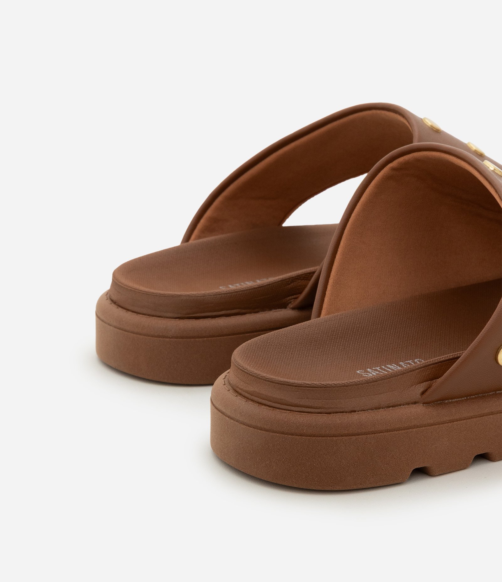 Sandália Rasteira com Tachas Beira Rio Marrom 4