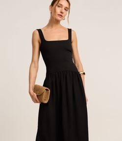 Vestido Texturizado com Decote Quadrado e Alça Larga