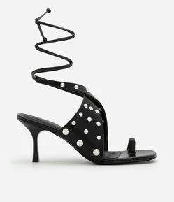 Sandália com Amarração e Studs Contrastante