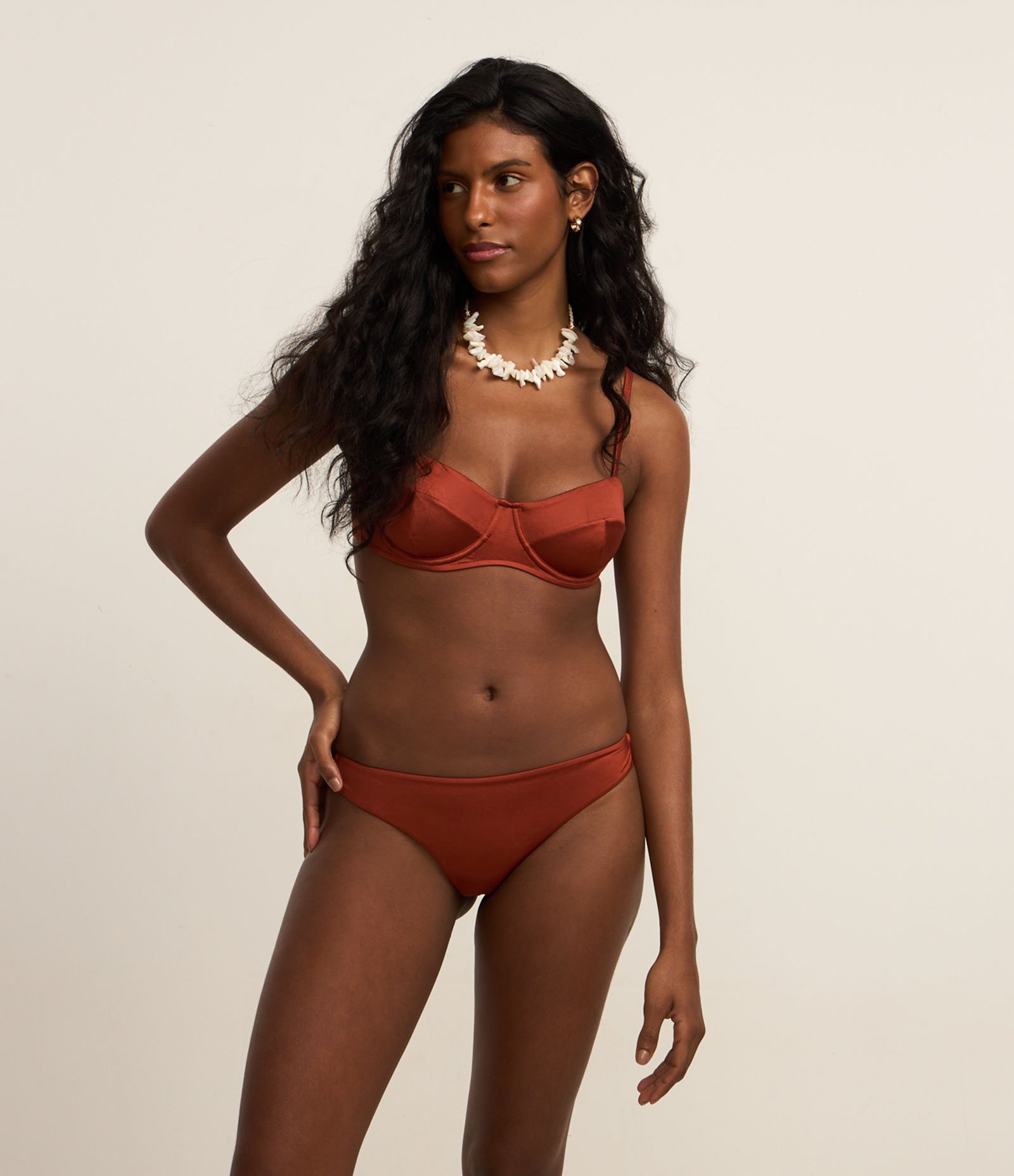 Biquíni Calcinha Básica em Microfibra Brilhante Marrom 1