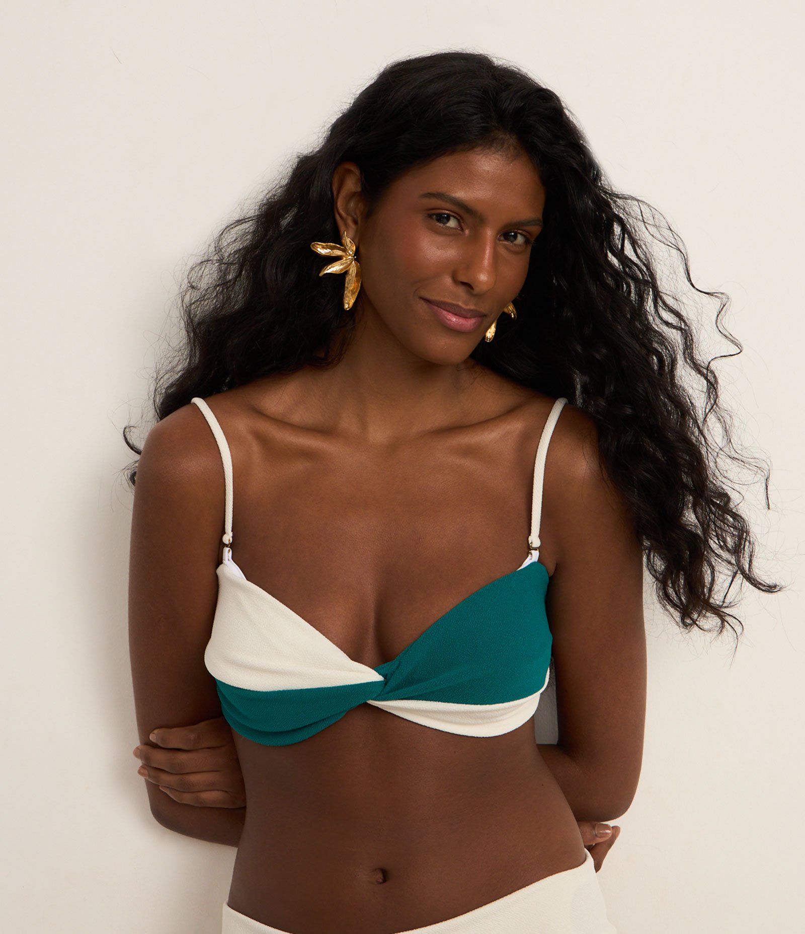 Biquíni Top Bandeau Texturizado com Torcido Bicolor Verde/Branco 1