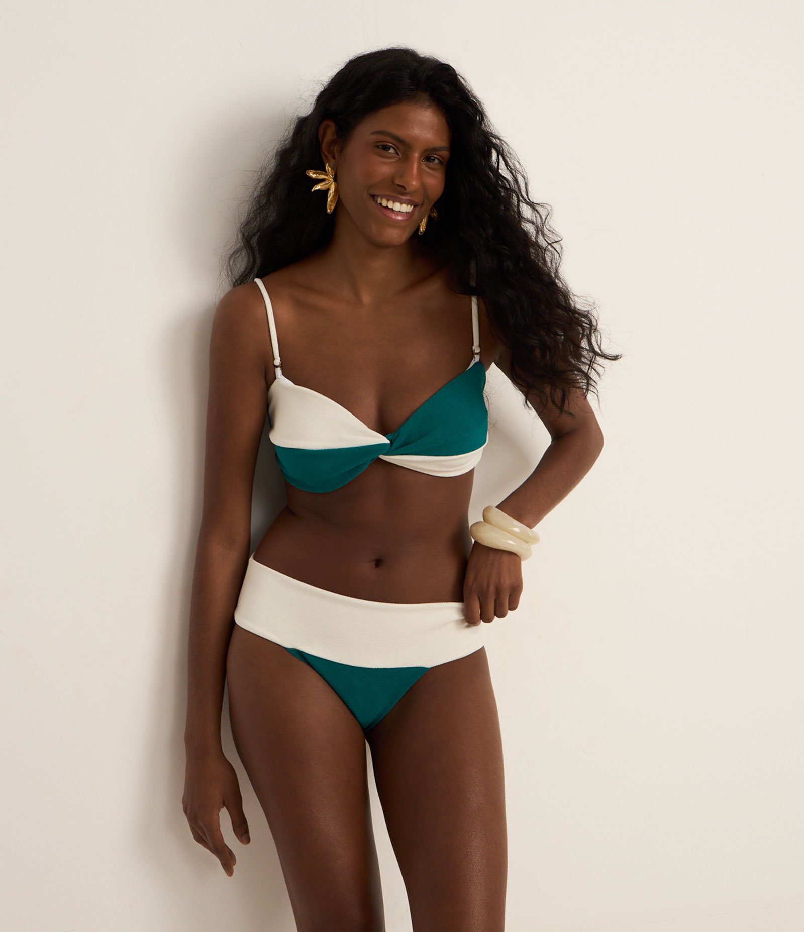 Biquíni Top Bandeau Texturizado com Torcido Bicolor Verde/Branco 2