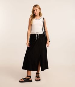 Saia Midi em Suede com Cós Contrastante Fenda Frontal e Bolso Cargo