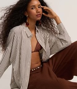 Camisa Amassadinha com Esta de Listras e Texturizada