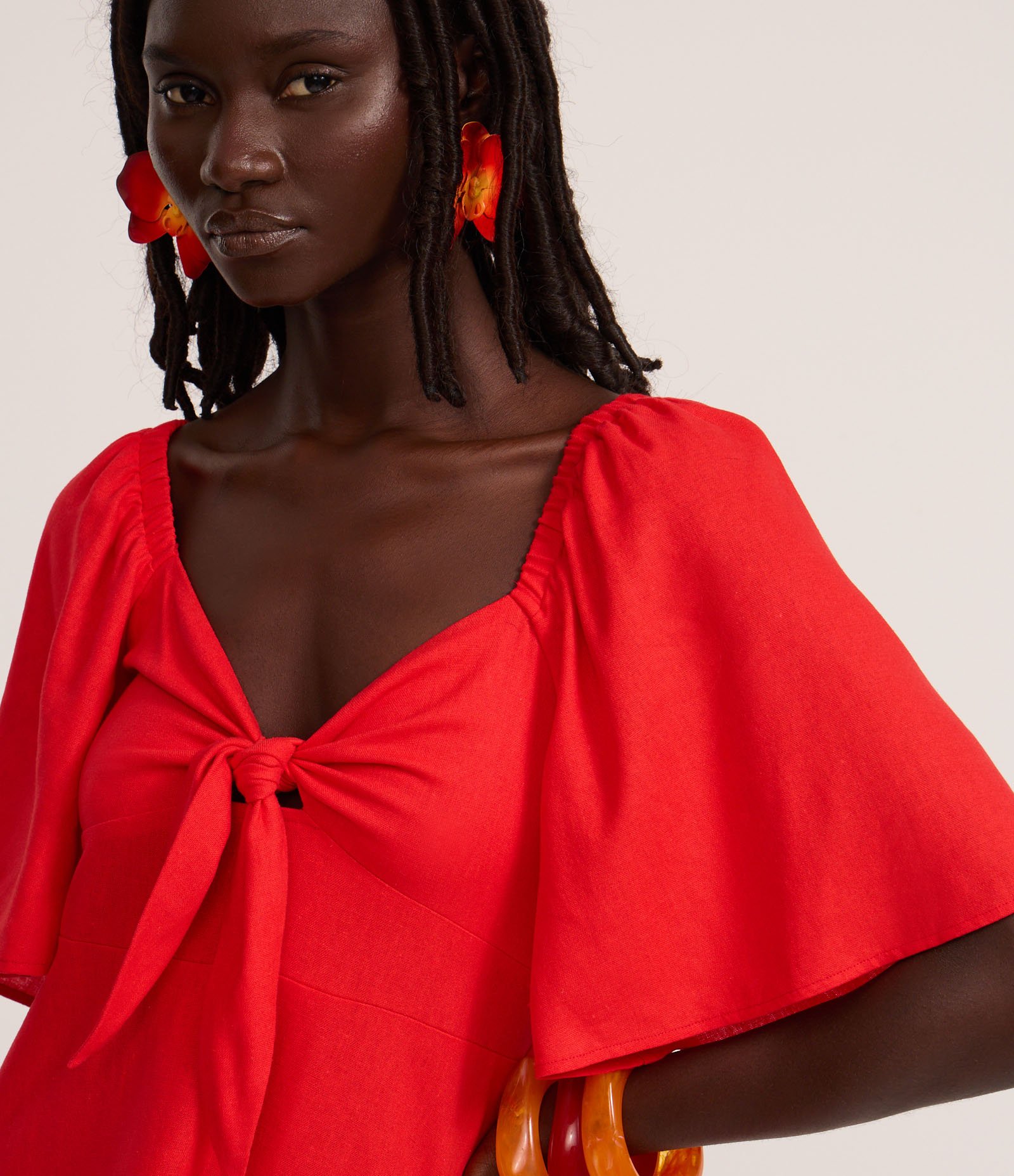 Vestido Evasê Curto em Viscolinho com Nó no Decote Vermelho 3